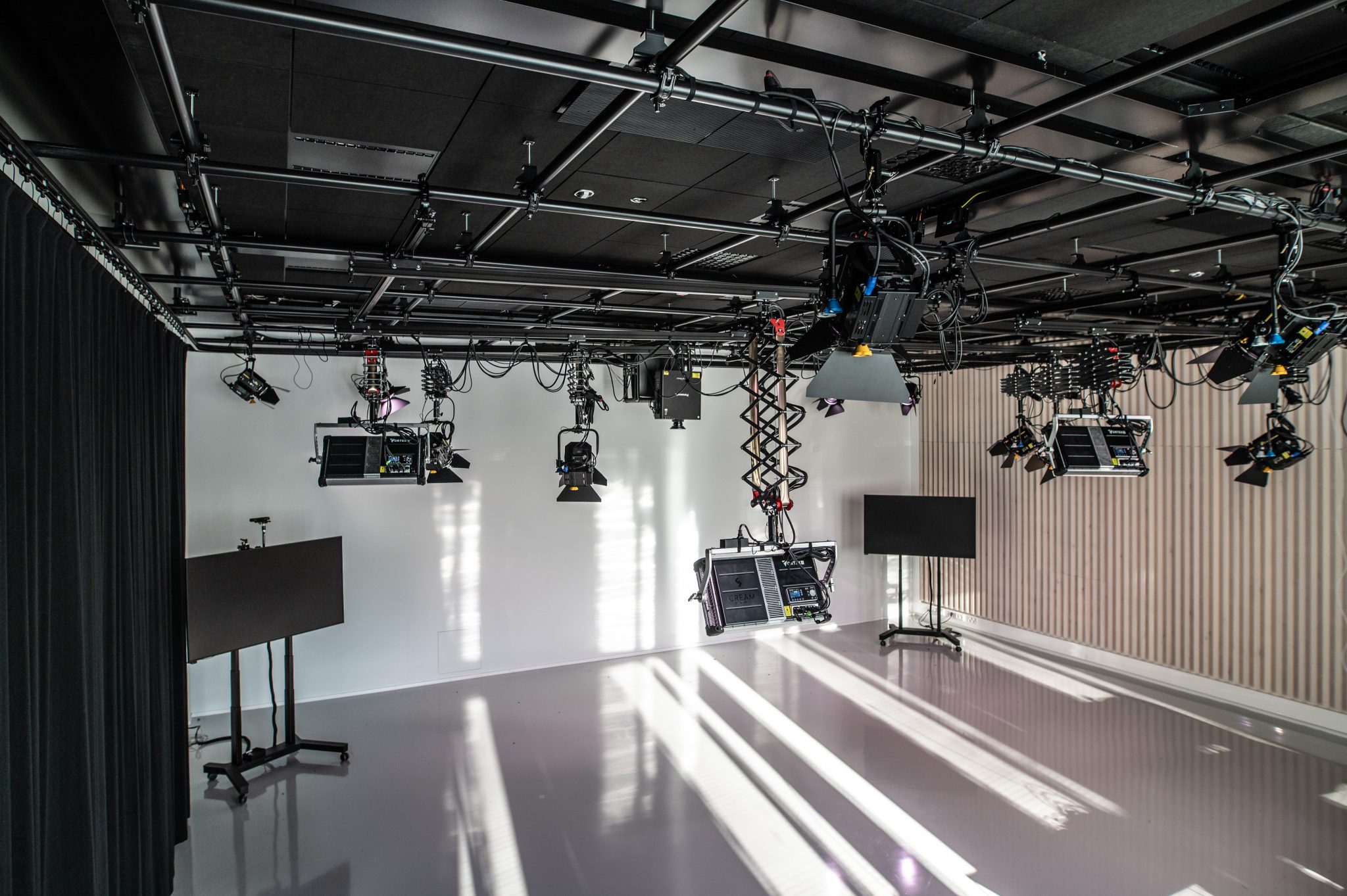 A view of the rigging at Experimental Studio 1